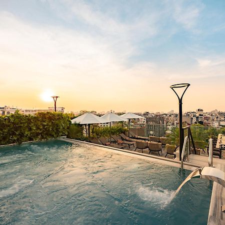 Grand Hotel Du Lac Ανόι Εξωτερικό φωτογραφία Rooftop pool at the hotel
