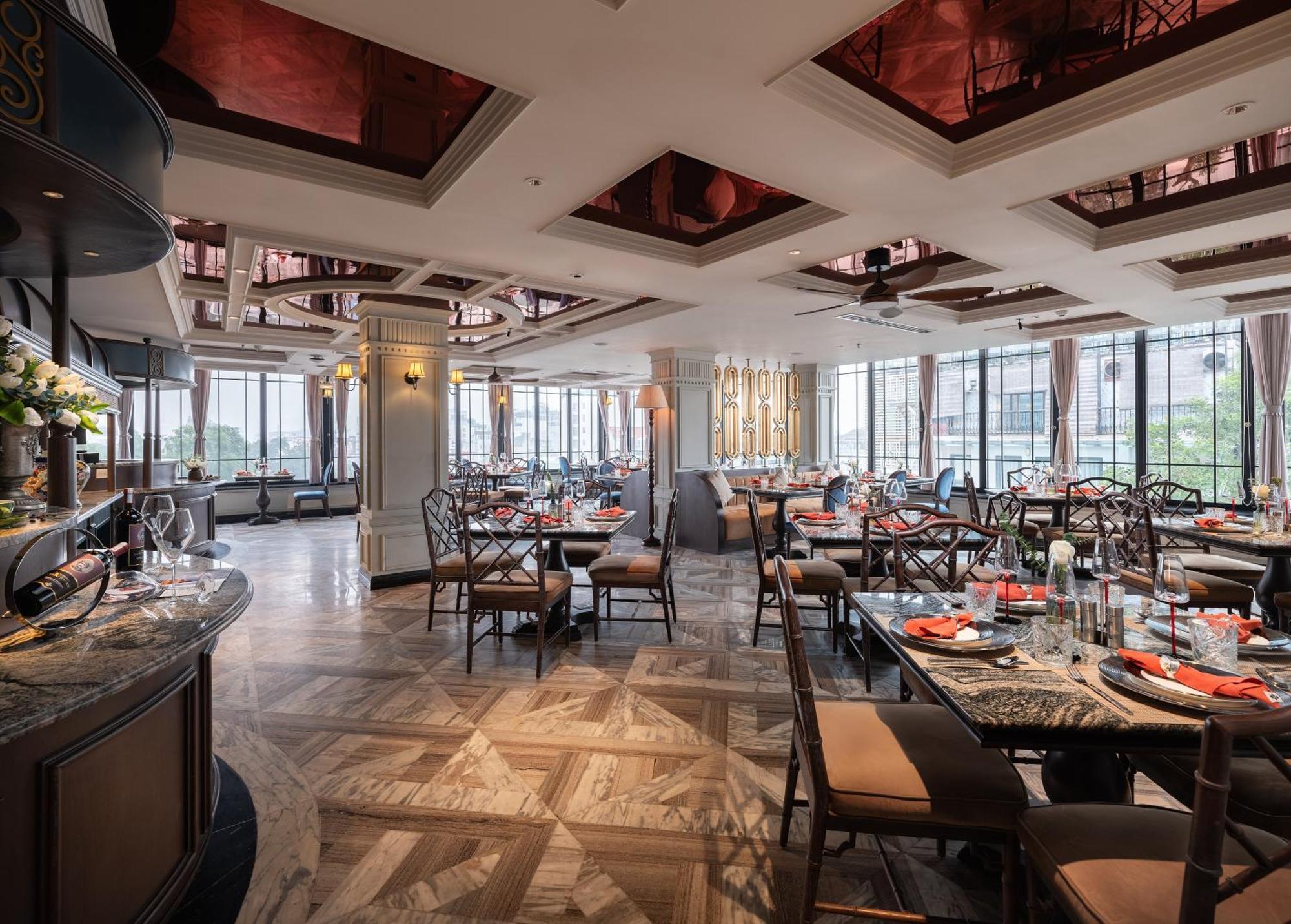 Grand Hotel Du Lac Ανόι Εξωτερικό φωτογραφία The interior of the restaurant