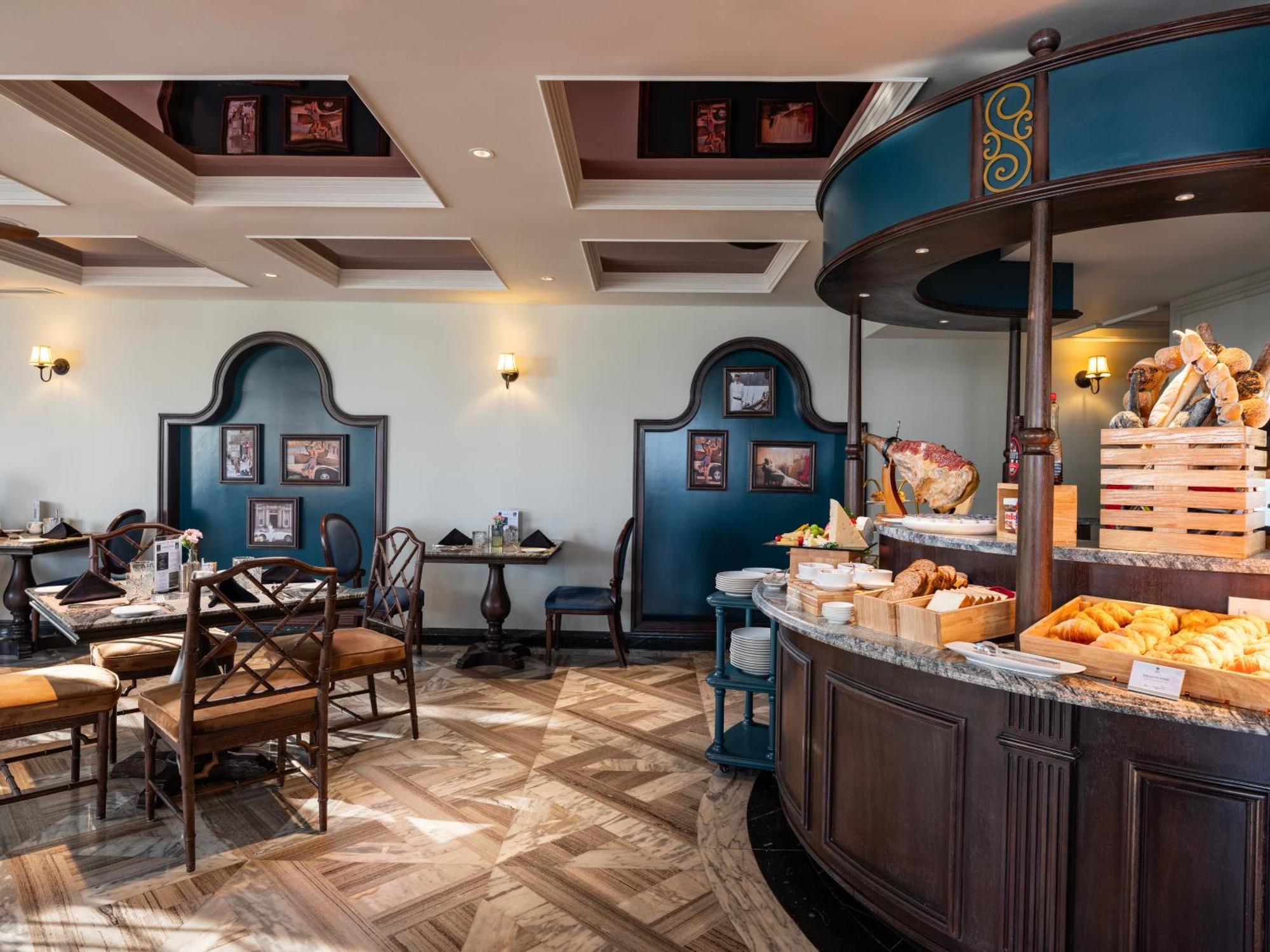 Grand Hotel Du Lac Ανόι Εξωτερικό φωτογραφία The interior of the restaurant