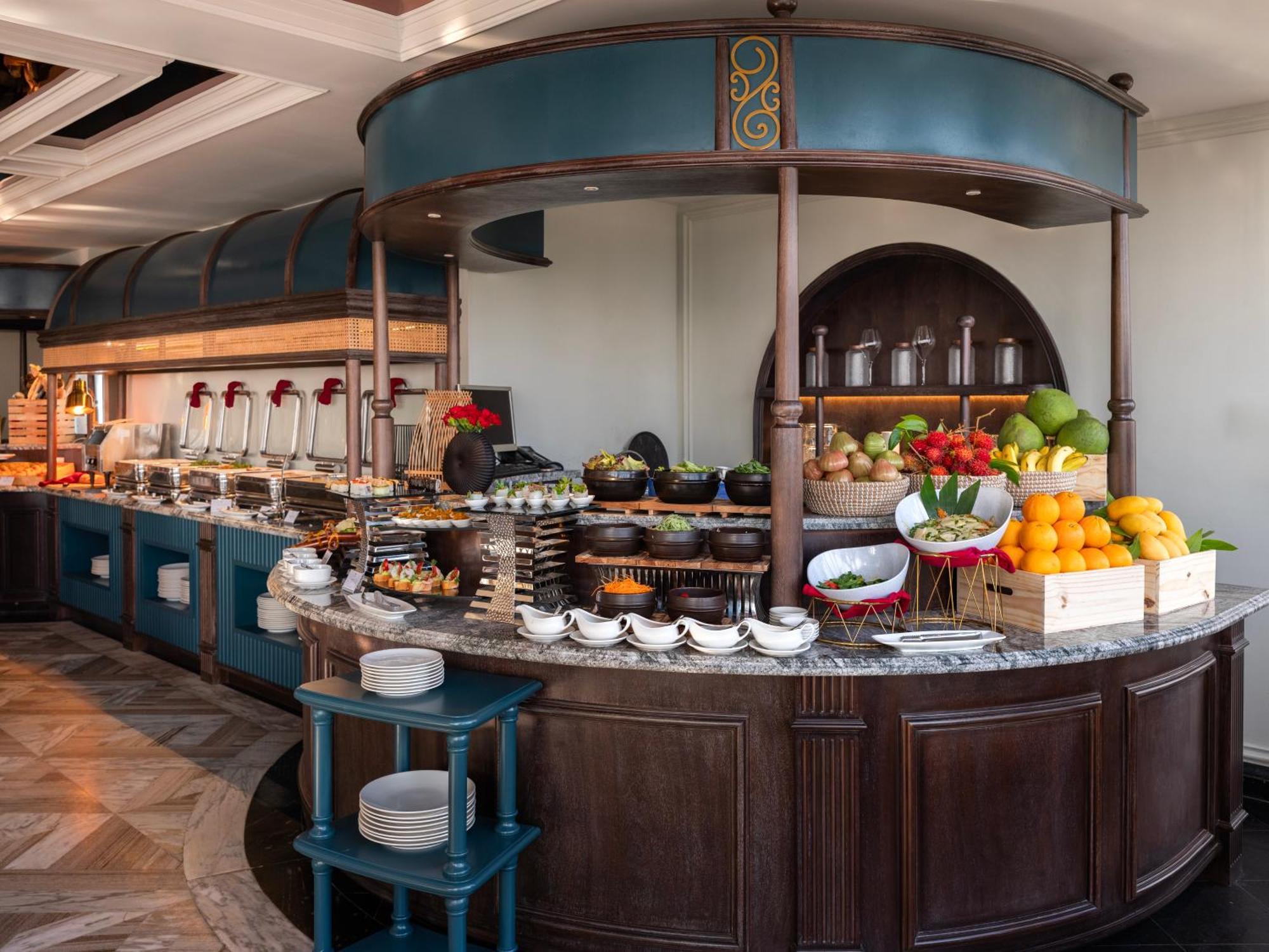 Grand Hotel Du Lac Ανόι Εξωτερικό φωτογραφία A buffet at a hotel