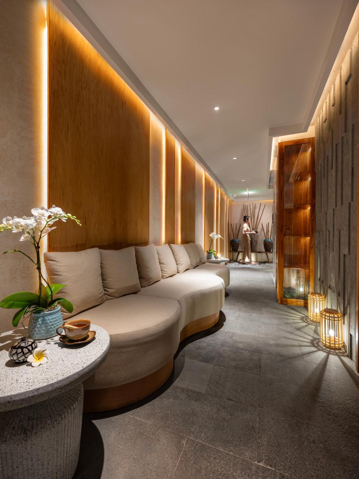 Grand Hotel Du Lac Ανόι Εξωτερικό φωτογραφία The Spa at The Landmark