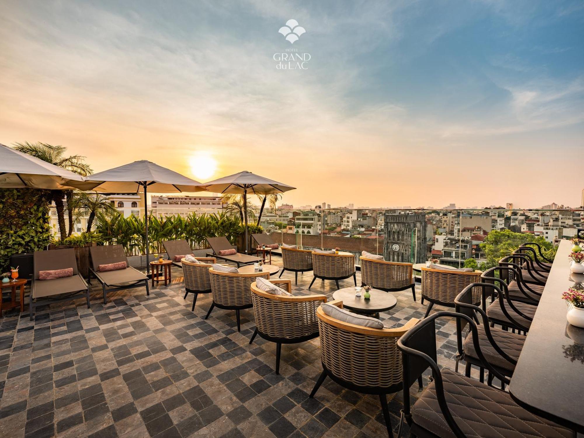 Grand Hotel Du Lac Ανόι Εξωτερικό φωτογραφία The 1980s rooftop bar
